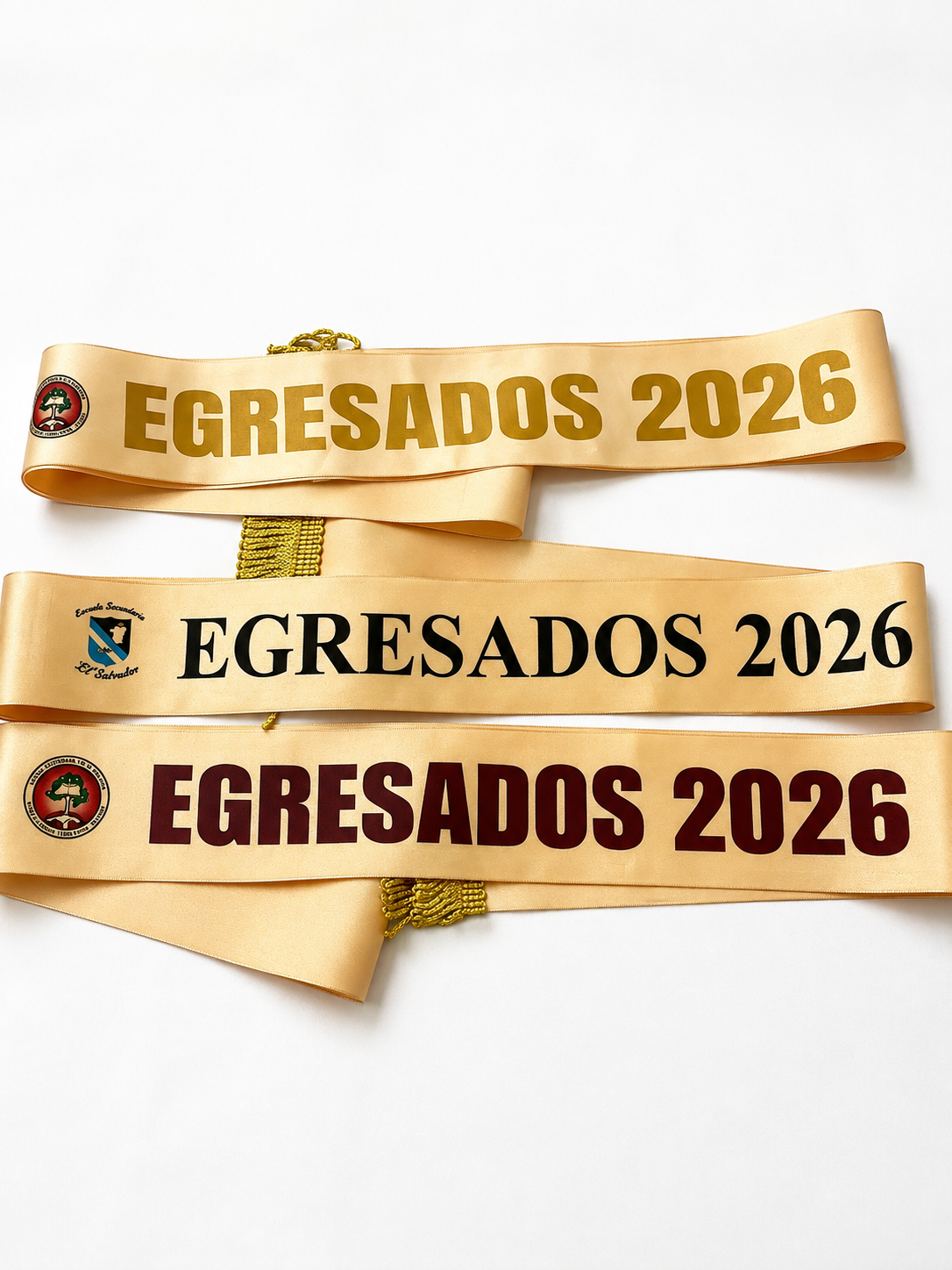Tres bandas beige de Egresados 2026 con estampados dorado, negro y bordó